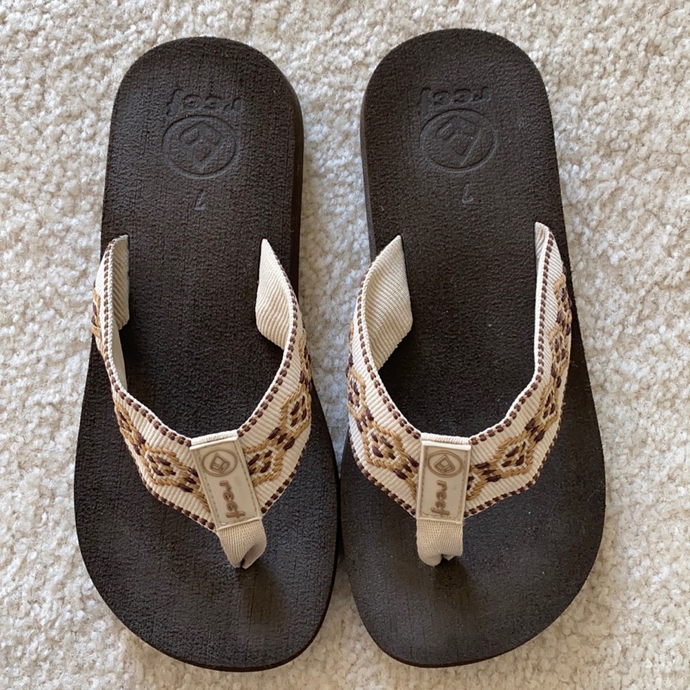 Like new! Reef sandals or flip flops